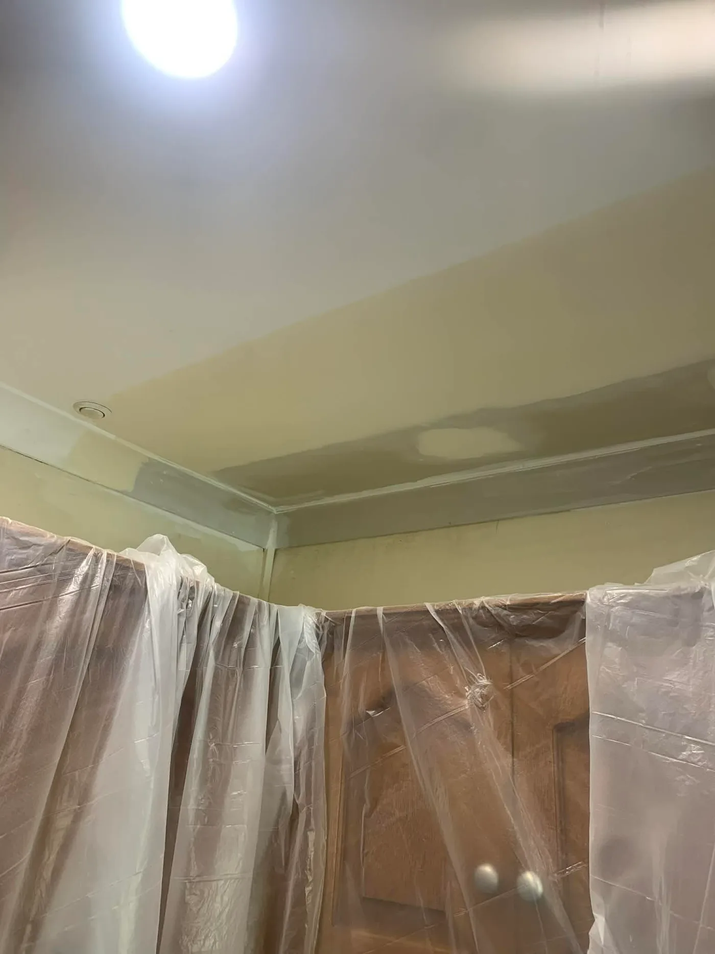 Kitchen cornice, before